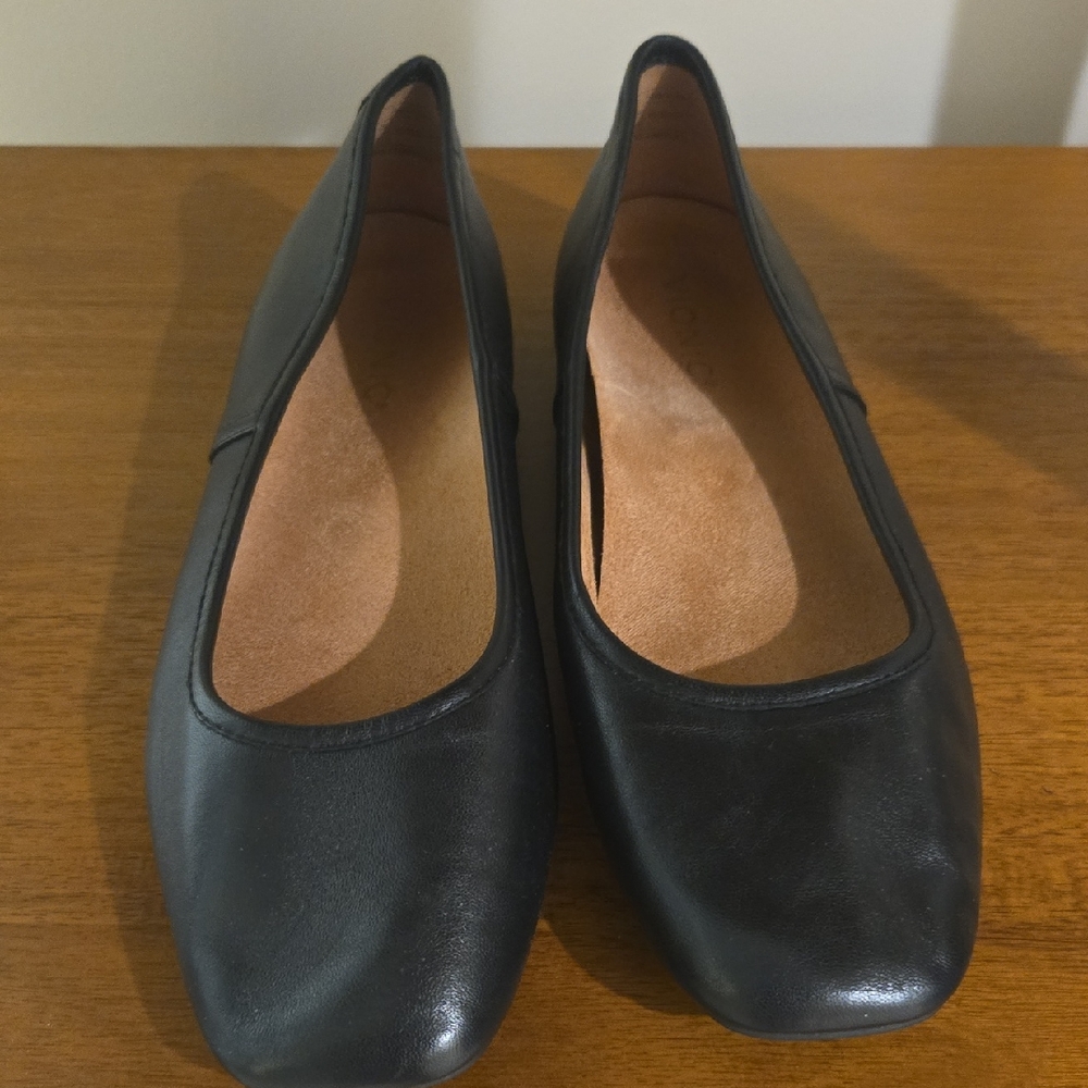 Vionic Black Leather Flats